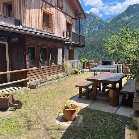 Joivy Modern Family Chalet With Stunning Mountain Views Champoluc Exterior photo