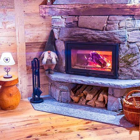 Joivy Modern Family Chalet With Stunning Mountain Views Champoluc Exterior photo