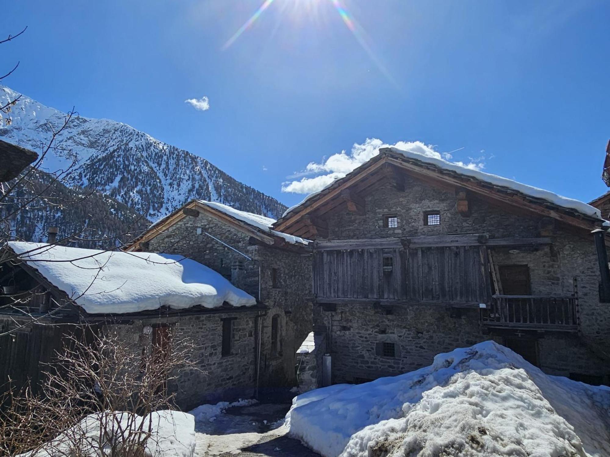 Joivy Modern Family Chalet With Stunning Mountain Views Champoluc Exterior photo
