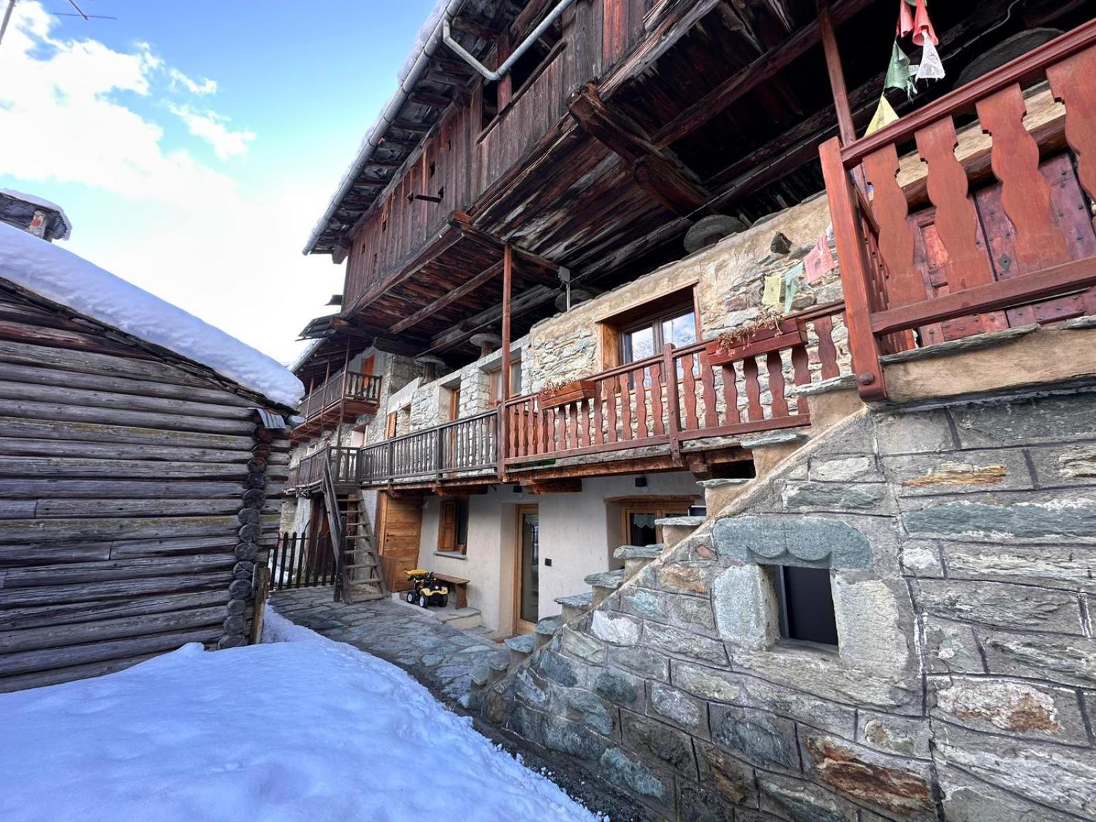 Joivy Modern Family Chalet With Stunning Mountain Views Champoluc Exterior photo