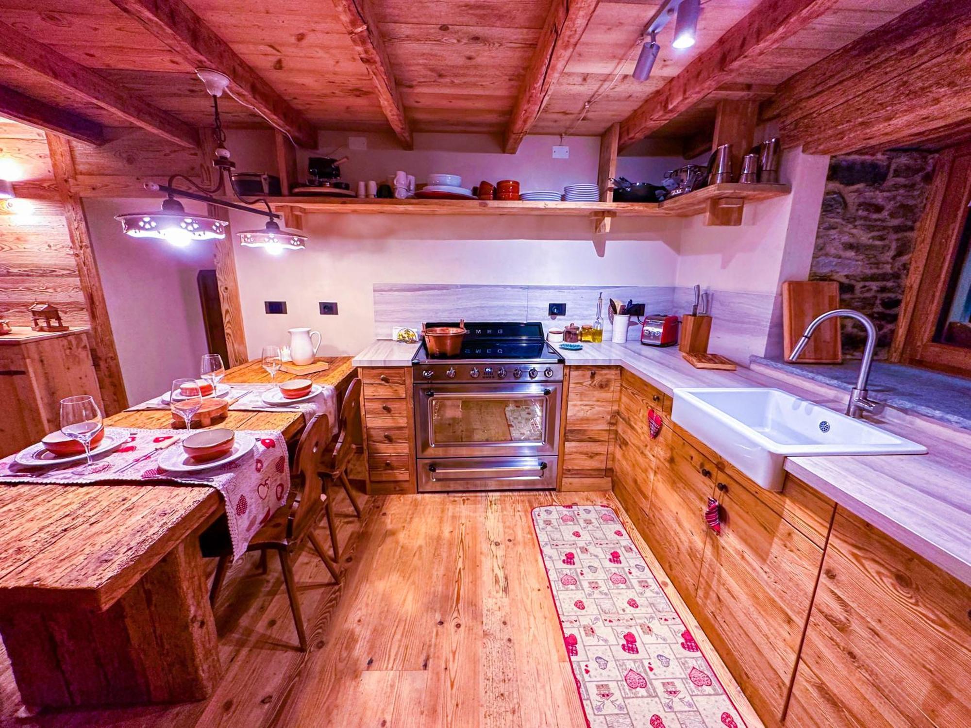 Joivy Modern Family Chalet With Stunning Mountain Views Champoluc Exterior photo